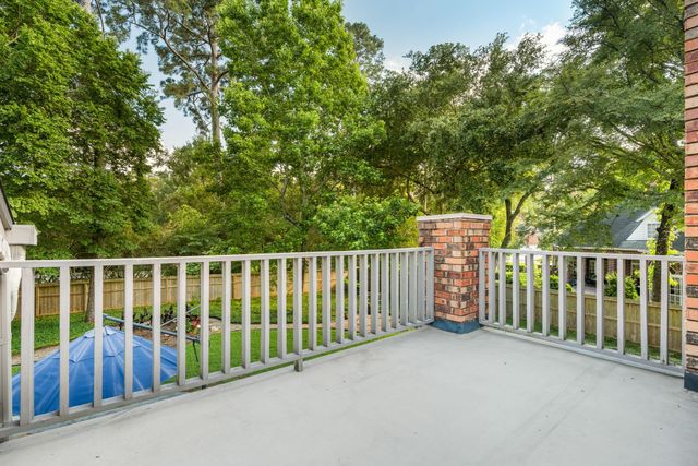 18 Golden Sunset Circle, The Woodlands, TX 77381