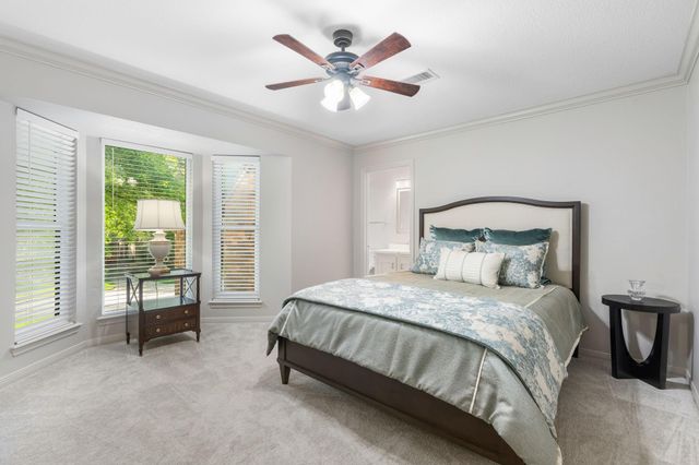 18 Golden Sunset Circle, The Woodlands, TX 77381