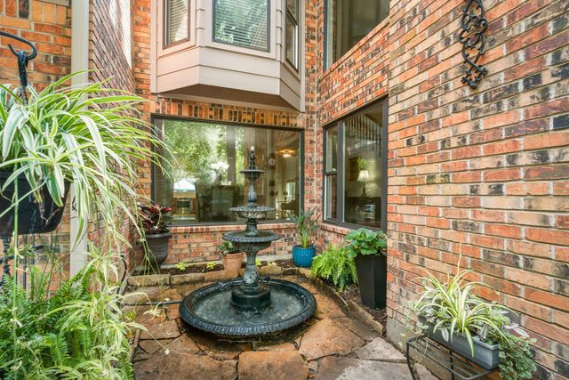 18 Golden Sunset Circle, The Woodlands, TX 77381