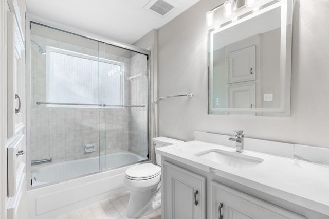 18 Golden Sunset Circle, The Woodlands, TX 77381