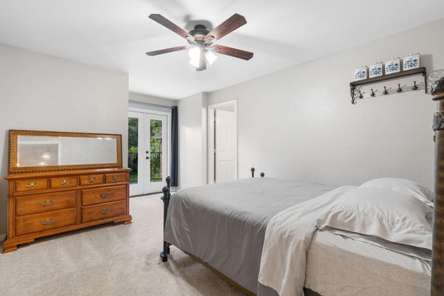 18 Golden Sunset Circle, The Woodlands, TX 77381