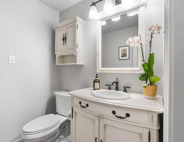 18 Golden Sunset Circle, The Woodlands, TX 77381