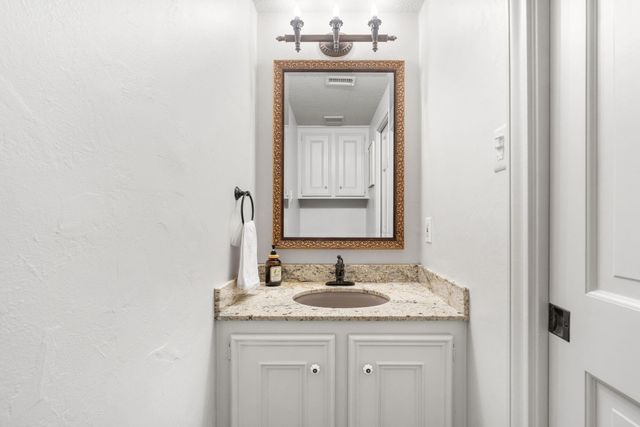18 Golden Sunset Circle, The Woodlands, TX 77381