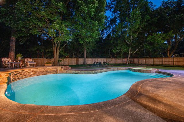 18 Golden Sunset Circle, The Woodlands, TX 77381