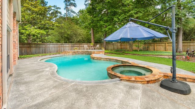 18 Golden Sunset Circle, The Woodlands, TX 77381