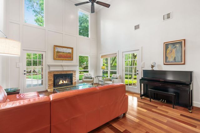 18 Golden Sunset Circle, The Woodlands, TX 77381
