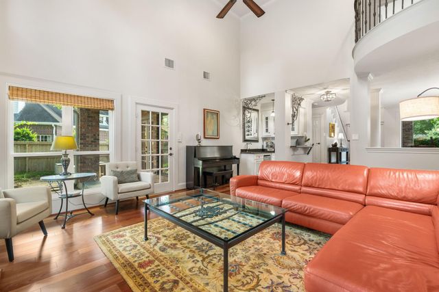 18 Golden Sunset Circle, The Woodlands, TX 77381