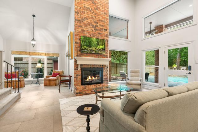 18 Golden Sunset Circle, The Woodlands, TX 77381