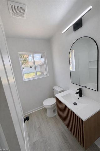 1203 Baskerville LN, Portsmouth, VA 23701