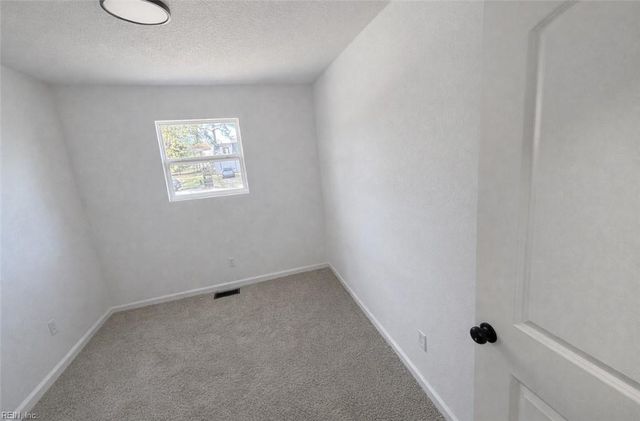 1203 Baskerville LN, Portsmouth, VA 23701