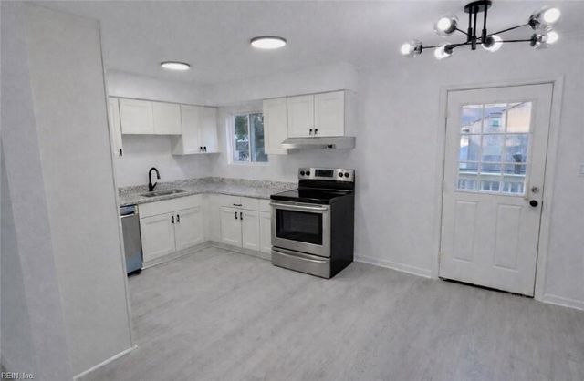 1203 Baskerville LN, Portsmouth, VA 23701