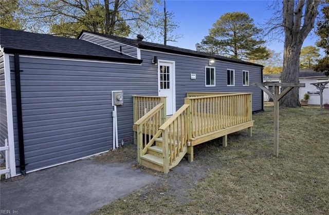 1203 Baskerville LN, Portsmouth, VA 23701