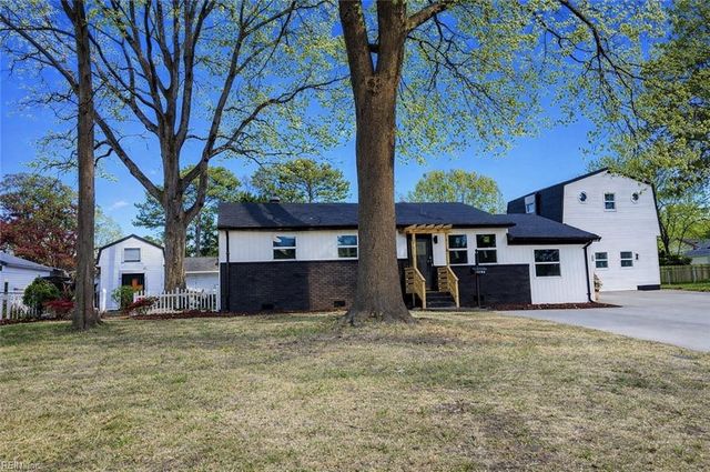 1203 Baskerville LN, Portsmouth, VA 23701