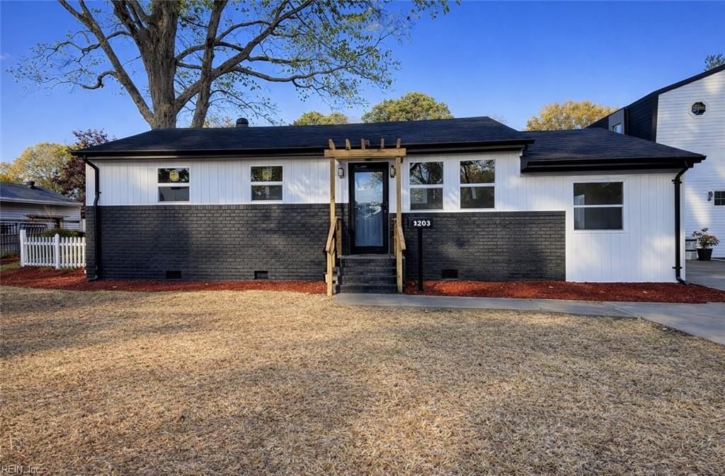 1203 Baskerville LN, Portsmouth, VA 23701