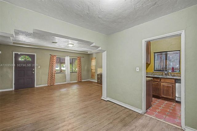 583 NW 47th St, Miami, FL 33127