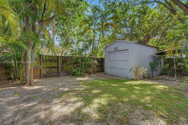 583 NW 47th St, Miami, FL 33127
