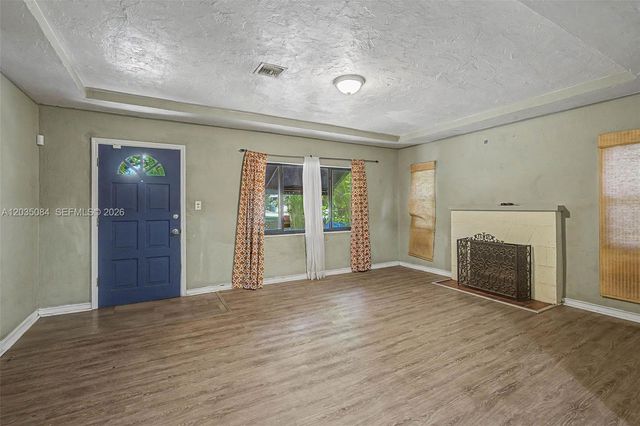 583 NW 47th St, Miami, FL 33127
