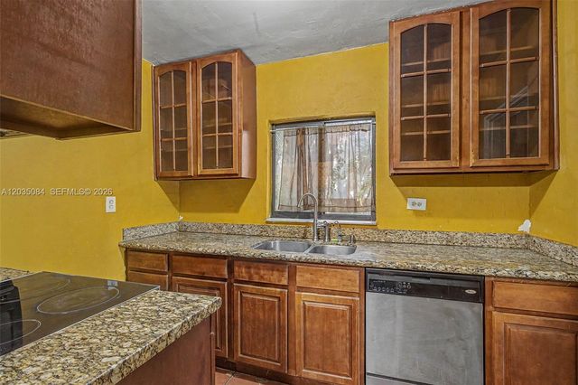 583 NW 47th St, Miami, FL 33127