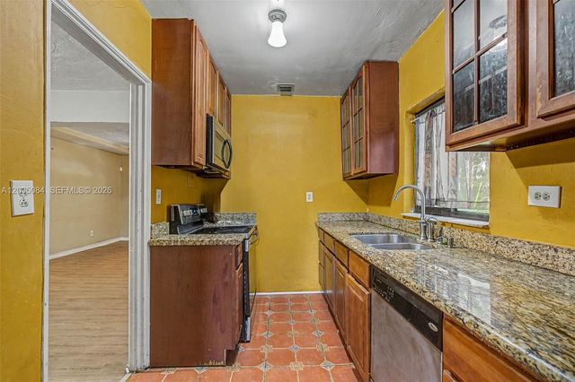 583 NW 47th St, Miami, FL 33127