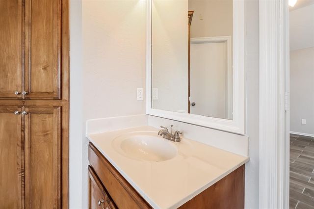 1125 Oak Creek Drive, Moore, OK 73160