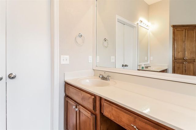 1125 Oak Creek Drive, Moore, OK 73160