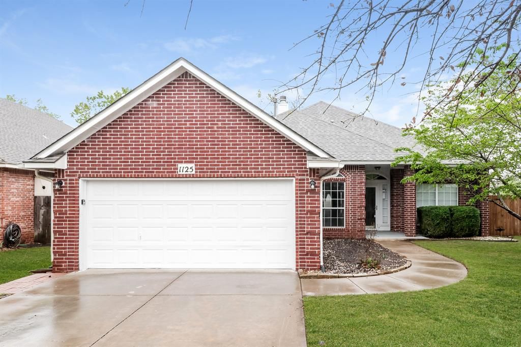1125 Oak Creek Drive, Moore, OK 73160