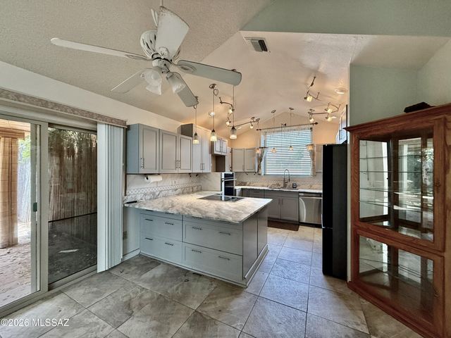 9118 N Eaglestone Loop, Tucson, AZ 85742