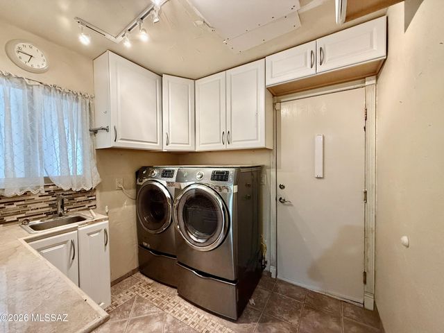 9118 N Eaglestone Loop, Tucson, AZ 85742