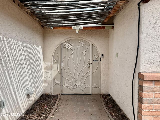 9118 N Eaglestone Loop, Tucson, AZ 85742