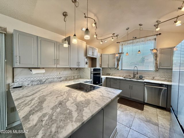 9118 N Eaglestone Loop, Tucson, AZ 85742