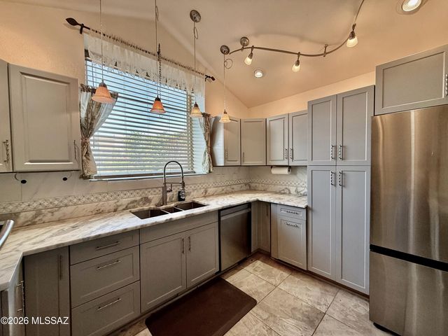 9118 N Eaglestone Loop, Tucson, AZ 85742