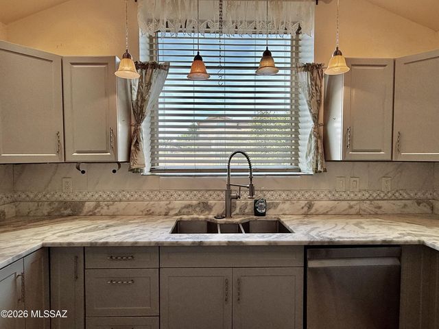 9118 N Eaglestone Loop, Tucson, AZ 85742