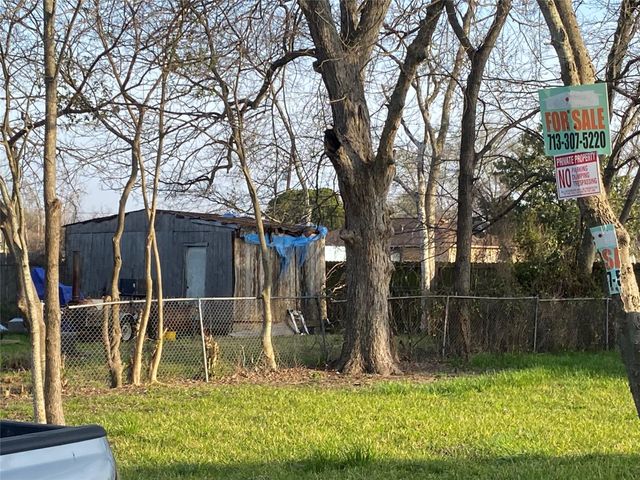 1208 E 34th Street, Houston, TX 77022