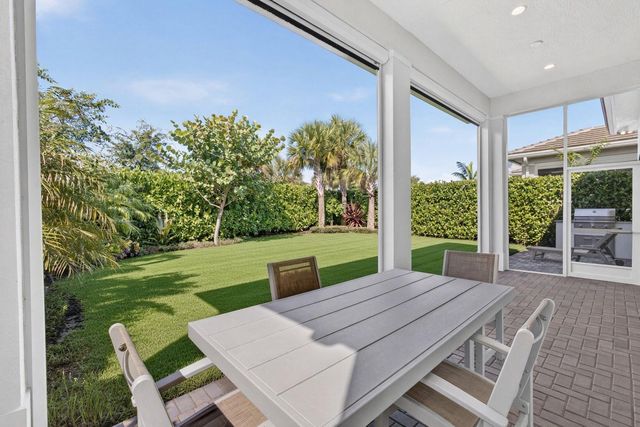 12424 Hammock Way, Palm Beach Gardens, FL 33412