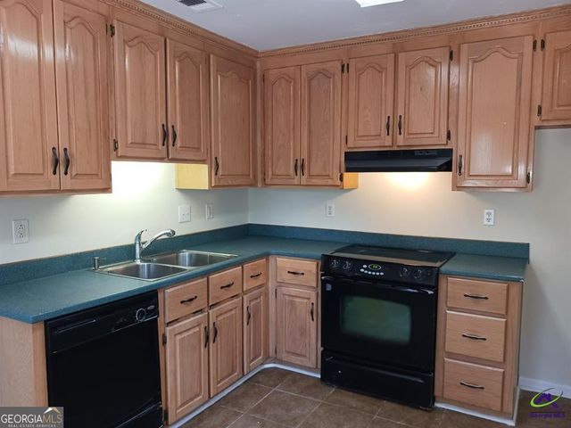 732 Gateway Drive, Bonaire, GA 31005