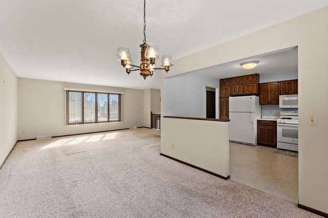 361 Eldridge Avenue E, Maplewood, MN 55117