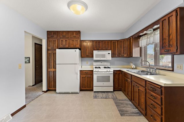 361 Eldridge Avenue E, Maplewood, MN 55117