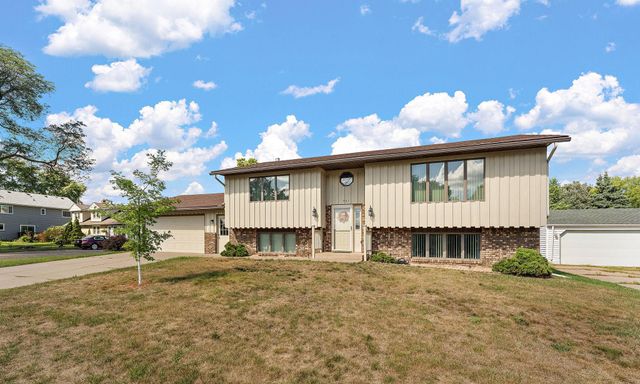 361 Eldridge Avenue E, Maplewood, MN 55117