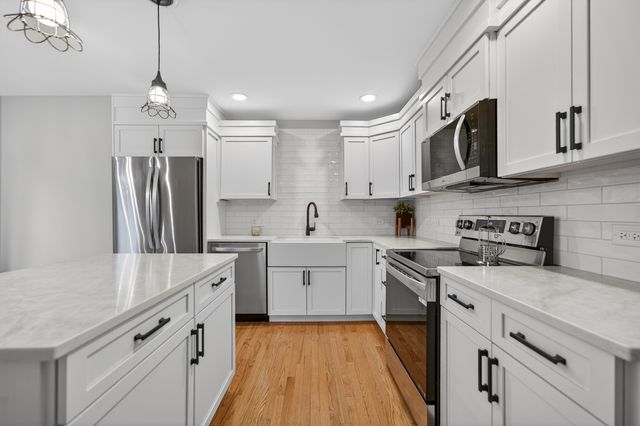 681 Hampshire Drive, Hampshire, IL 60140