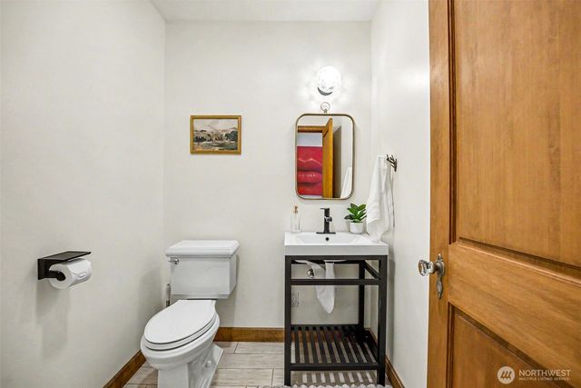 1427 Northlake Way NW, Bremerton, WA 98312
