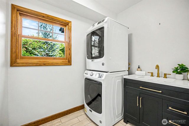 1427 Northlake Way NW, Bremerton, WA 98312