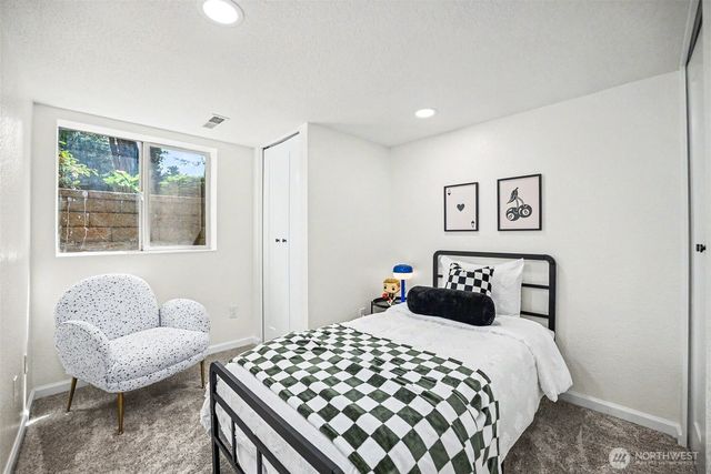 1427 Northlake Way NW, Bremerton, WA 98312
