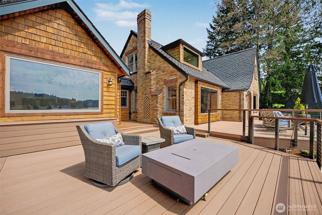 1427 Northlake Way NW, Bremerton, WA 98312
