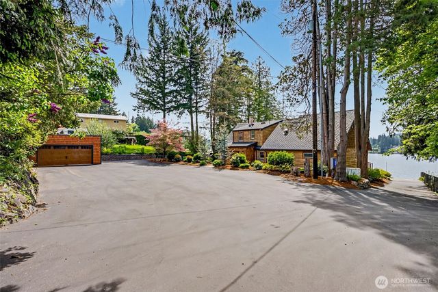 1427 Northlake Way NW, Bremerton, WA 98312