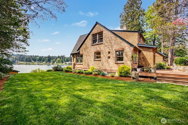 1427 Northlake Way NW, Bremerton, WA 98312