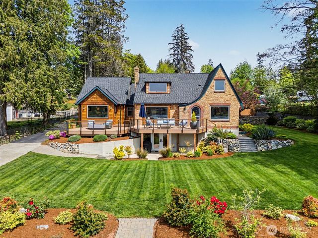 1427 Northlake Way NW, Bremerton, WA 98312