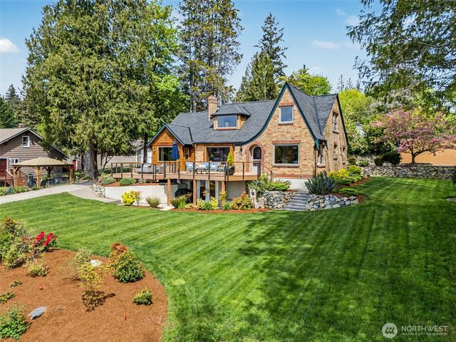 1427 Northlake Way NW, Bremerton, WA 98312