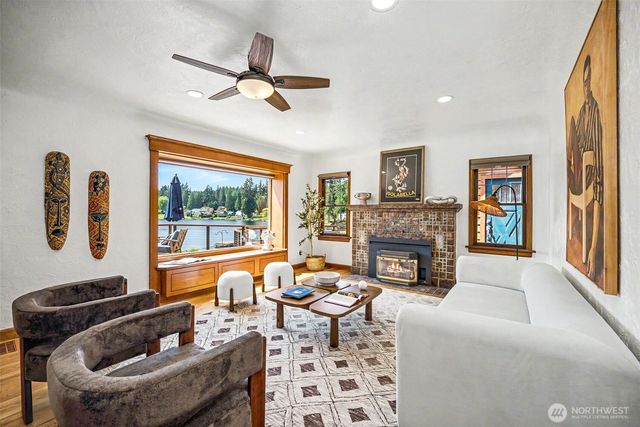 1427 Northlake Way NW, Bremerton, WA 98312