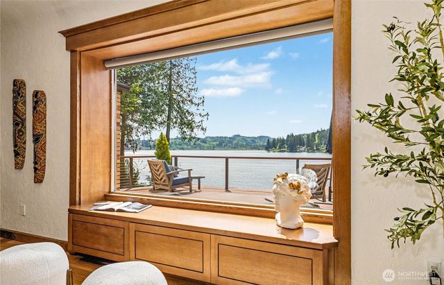 1427 Northlake Way NW, Bremerton, WA 98312