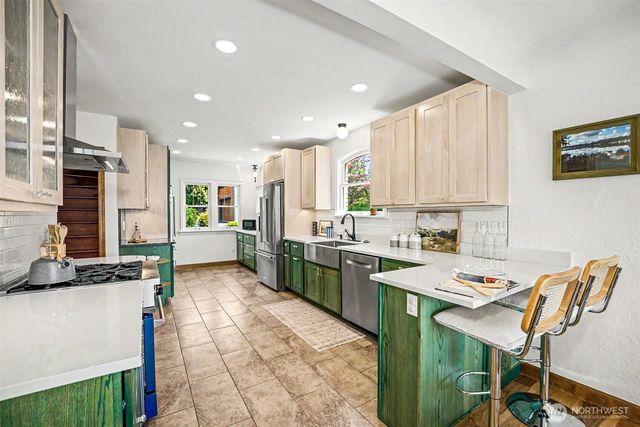 1427 Northlake Way NW, Bremerton, WA 98312